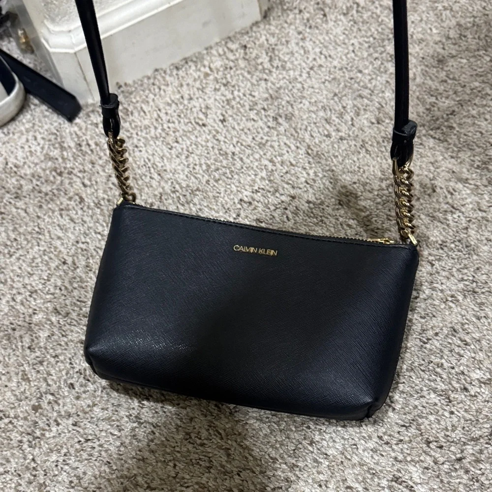 Calvin Klein Black Crossbody Bag Wristlet Gold Chain Strap Small Minimalist - Picture 10 of 13